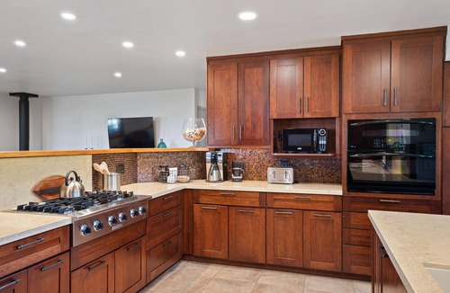 Paso Robles House | Thacher Vineyard Retreat- 23 acres-2 miles from Downtown Paso Robles