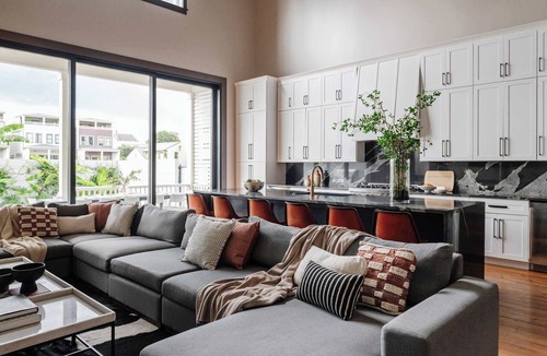 Faubourg Lafayette Hotel | The 1300 | 7 Bedroom Luxe Home, Heated Pool & Spa