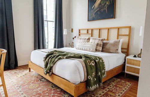 Faubourg Lafayette Hotel | The 1300 | 7 Bedroom Luxe Home, Heated Pool & Spa