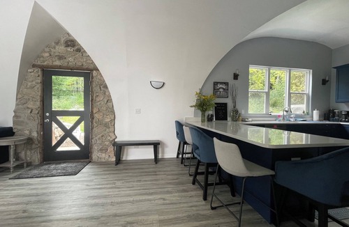 Sturgeon Bay House | The Bay Shore Shire Waterfront ‘Hobbit’ Home Stunning Sunsets Earth Covered