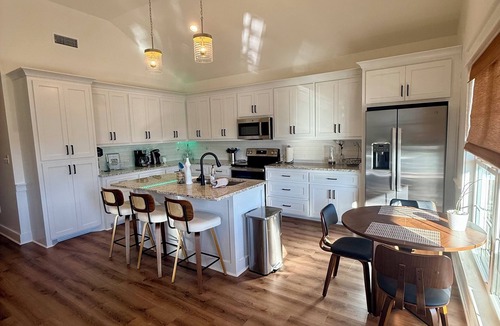 Shoreline Park House | The Bay Stay has boat pier ~ 4 mi. to Beach. Cart into town- Close to Boat ramp