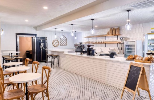 Biloxi Condo | The Bella`s Rocker`s Rhapsody Suite, Sleeps 4, 2 Queens, Private Patio