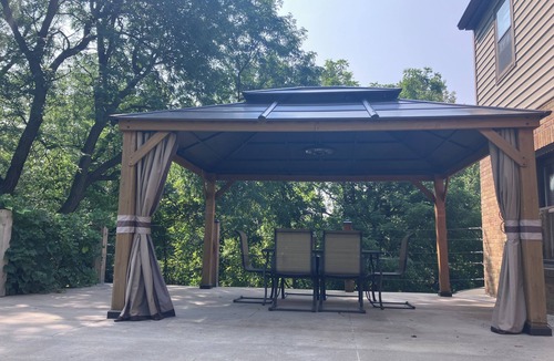 Mendota Heights House | The Bird Nest. Calm, Comfortable Stay Close to Everything.