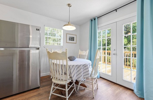 Gulfport Cottage | The Blue Goose -Relaxing retreat close to beaches, casinos, attractions & bases