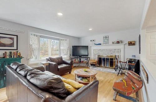 Brewster House | The Blue Whale Cottage