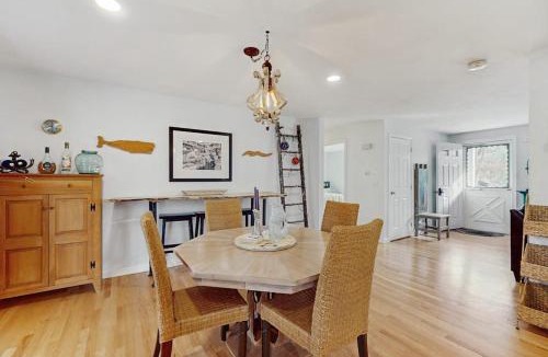 Brewster House | The Blue Whale Cottage