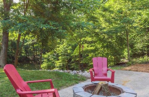 Pine River House | The Bluegill Inn, near Long Lake with firepit, game room, kayaks and more!