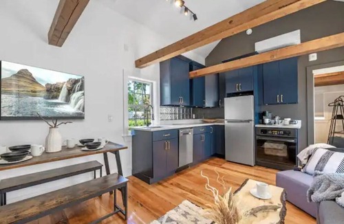 Rockport Apartment | The Bookstore · Private Parking · King Beds · Downtown Rockport
