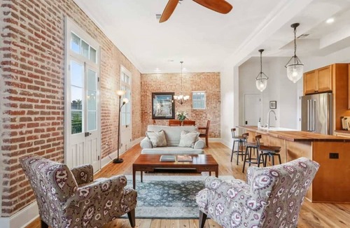 Faubourg Marigny House | The Burgundy House #2 |Historic Luxury|Steps to FQ