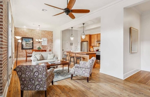 Faubourg Marigny House | The Burgundy House #2 |Historic Luxury|Steps to FQ