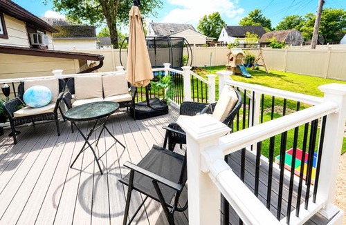 Glen Burnie House | The Charming Cozy 4BR, 2BA Getaway in Glen Burnie, Sleeps 9