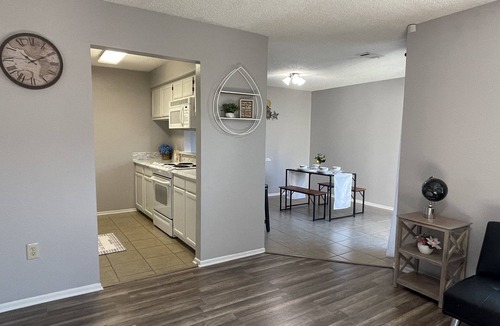 South Baton Rouge House | The Cottage by Mall of Louisiana, Baton Rouge