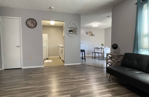 South Baton Rouge House | The Cottage by Mall of Louisiana, Baton Rouge
