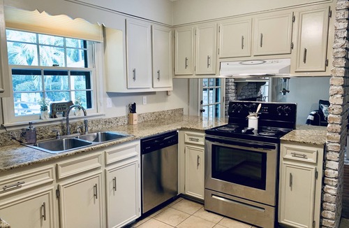 Mobile House | The Country Carriage: POOL home- sleeps 8 guests!
