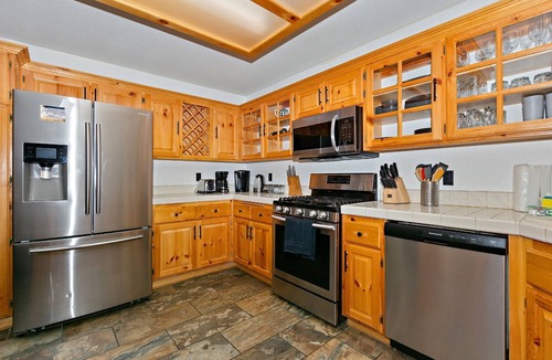 Fox Farm Cabin | The Crazy Bear: Fox Farm! Fenced Backyard! Pet Friendly! Hot Tub! Propane BBQ! Internet! Mountain Decor!