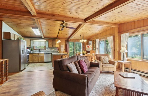 Wisconsin Dells Cabin | The Dells Lakeside Dream - A Waterfront Property