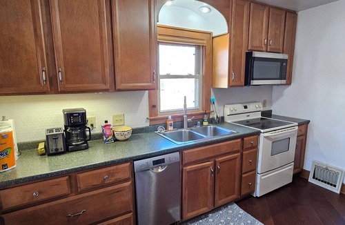 La Crosse House | The Drift Inn, Old charm, Quiet, Fenced backyard, Close to Onalaska & La Crosse