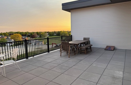 Dyersville Condo | The Dugout - Baseball Oasis 2-Level Condo