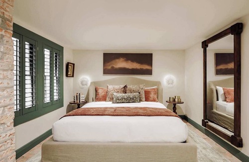 Touro Hotel | The Estella | 6BR Mansion Suite, Shared Pool & Spa