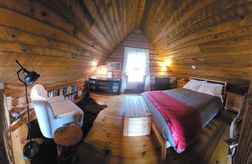 Grantsburg House | The Farmhouse at Historic Grettum Farms 20 Private Acres Wildlife Trails