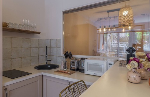 Porte-Dauphine Apartment | The Garden Rose Apartement