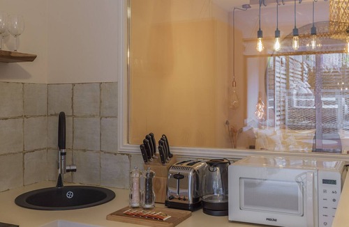 Porte-Dauphine Apartment | The Garden Rose Apartement