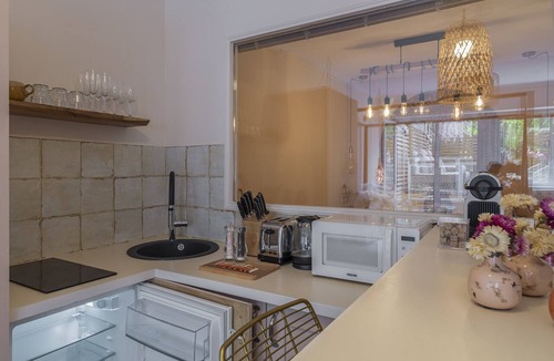 Porte-Dauphine Apartment | The Garden Rose Apartement