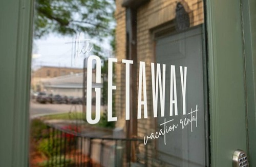 Northfield Apartment | The Getaway in DT Northfield!