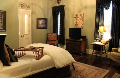 Pascagoula Bed & Breakfast | The Grand Magnolia Ballroom & Suites