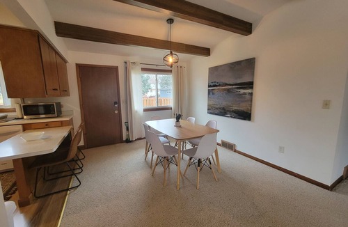 Rochester Apartment | The Gwen | 2BR Apt, Fenced Yard, Pets, <3mi Mayo