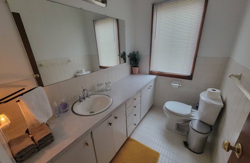 Rochester Apartment | The Gwen | 2BR Apt, Fenced Yard, Pets, <3mi Mayo