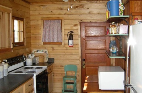 Hill City Cabin | The Hynes Cabin – A Spacious Renovated 1925 Classic with Stunning Views