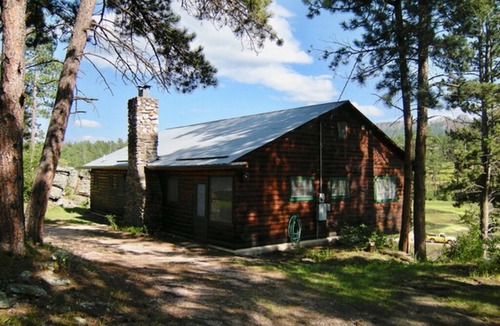 Hill City Cabin | The Hynes Cabin – A Spacious Renovated 1925 Classic with Stunning Views