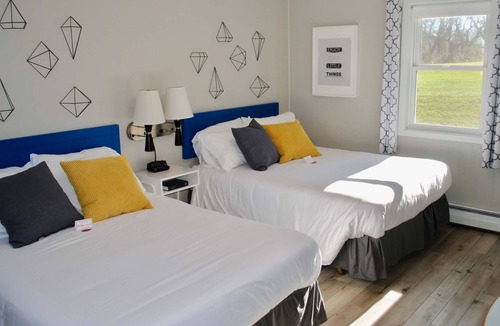 Mount Horeb House | THE LITTLE VILLAGE , 2 Full Beds 101