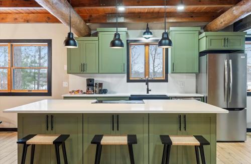 Crosby House | The Log Haus, a newly renovated lakefront cabin close to the trails