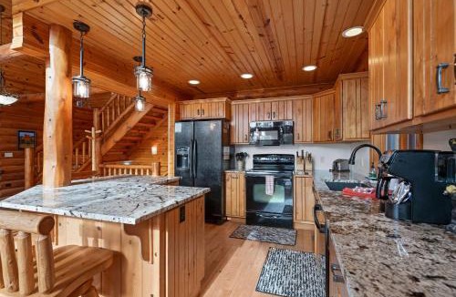 Fish Creek House | The Log Home of Fish Creek by Simple Life Rentals