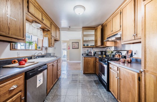 Brea House | The Lux of Orange w/Private Dining Area & 50” TV
