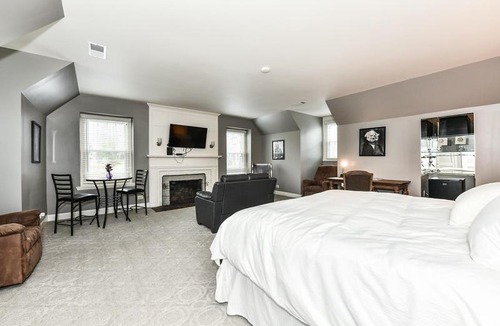 Leesburg House | The Manor at Courtland Farm