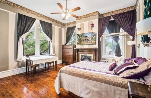 Central Business District Bed & Breakfast | The Mardi Gras House