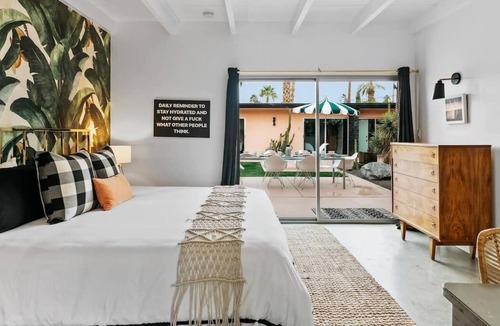 Warm Sands House | The Marley Hotel Room 1 by AvantStay | Classic Palm Springs Suite w Pool&Hot Tub