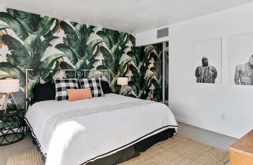Warm Sands House | The Marley Hotel Room 6 by AvantStay | Classic Palm Springs Suite w Pool&Hot Tub