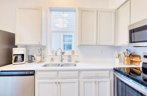 Pass Christian Cottage | The Navy Blue Bungalow- Cozy Cottage on the MS Gulf Coast