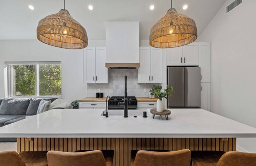 Thousand Oaks House | The Oaks - Luxury Stay Near Malibu, Patio, Fire Pit, Fast Wifi, 2 Bedroom