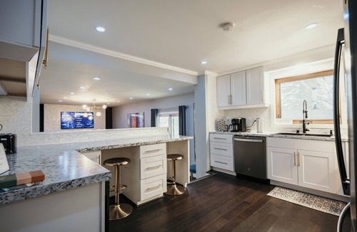 Sturgeon Bay House | The Oasis! Arcades, Theater Room & Hot Tub