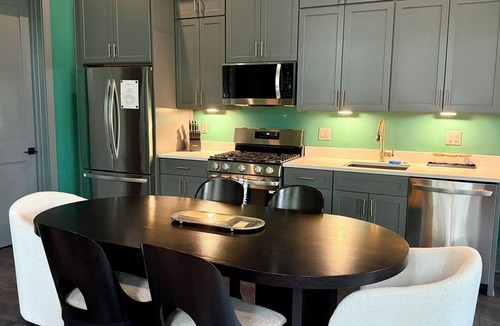 Biloxi House | The Parlour @ The Pullman House Downtown w/Heated Pool