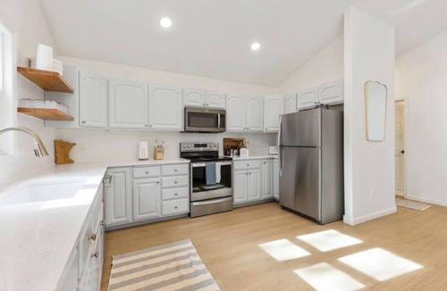 Nisswa House | The Perfect Lakeside Retreat on Lake Edward, hot tub, lake view & cozy speakeasy