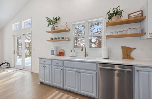 Nisswa House | The Perfect Lakeside Retreat on Lake Edward, hot tub, lake view & cozy speakeasy