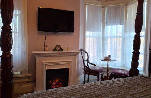 Galena Bed & Breakfast | The Persian Room at The Painted Cat B&B - Just a short walk to Main Street!