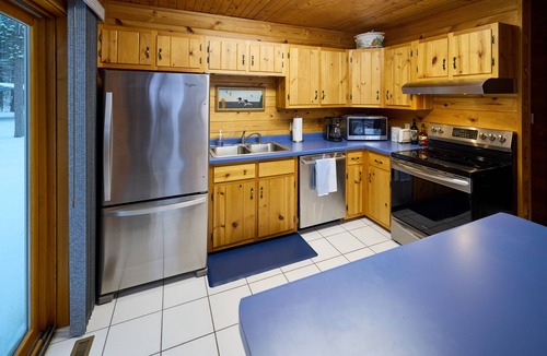 Hazelhurst Cabin | The Pines at Bear Lake - Superb Cabin in Hazelhurst - 3 Bed, 2 Bath
