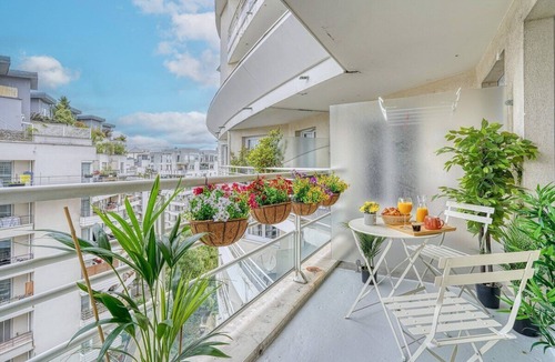 Faubourg de l'Arche Apartment | The Place To Be Paris Defense